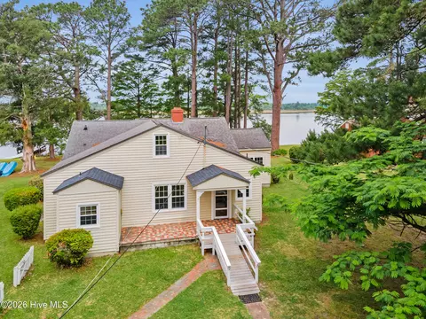402 Madam Moores Ln, New Bern, NC 28562
