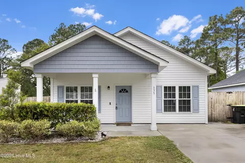 335 Dwight St, Holly Ridge, NC 28445