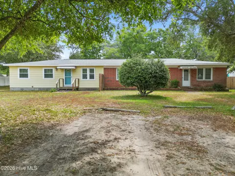 404 Norton St, Oak Island, NC 28465