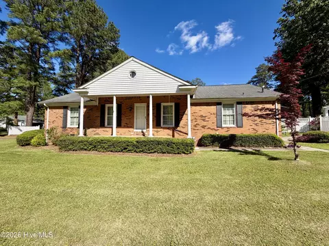 408 W Woodlawn Dr, Williamston, NC 27892