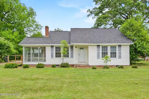 523 Hallsboro Rd S, Hallsboro, NC 28442