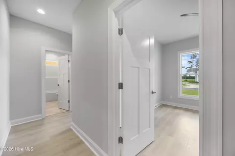 Entry Way - 86 Delphi Trce, Hampstead, NC 28443 photo 5 of 10