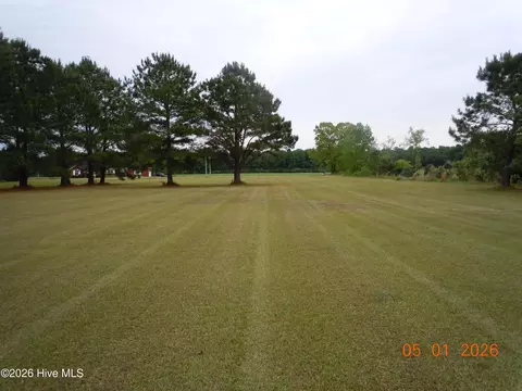 156 Colonial Dr, Tabor City, NC 28463