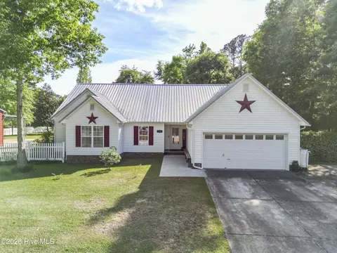101 Black Walnut Dr, Richlands, NC 28574