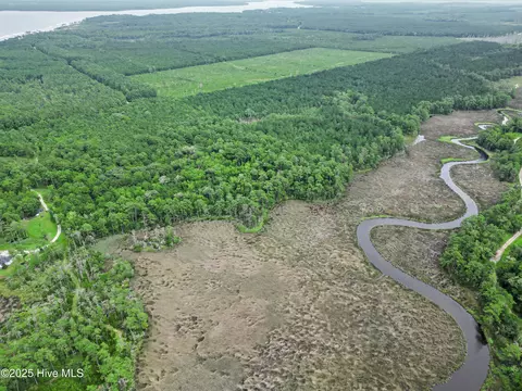 705 Sandy Point Dr, Beaufort, NC 28516