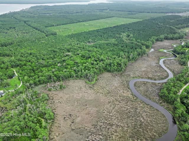 705 Sandy Point Dr, Beaufort, NC 28516