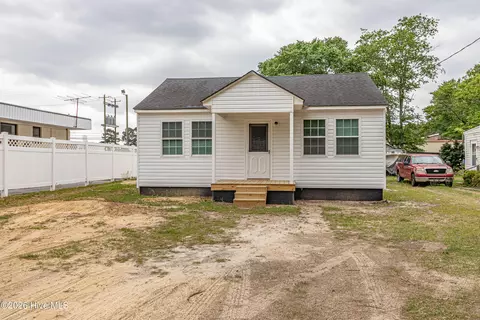 213 Oak St, Snow Hill, NC 28580