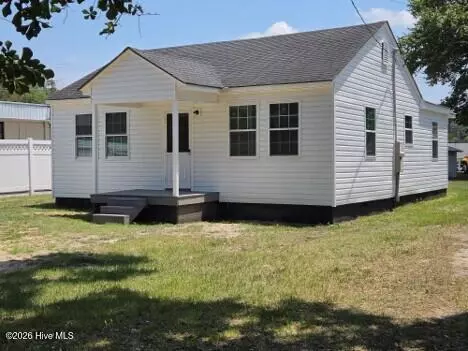 213 Oak St, Snow Hill, NC 28580