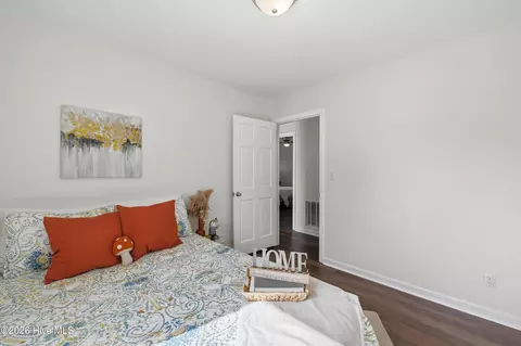 Bedroom - 718 Hughes Rd, Hampstead, NC 28443 photo 6 of 8