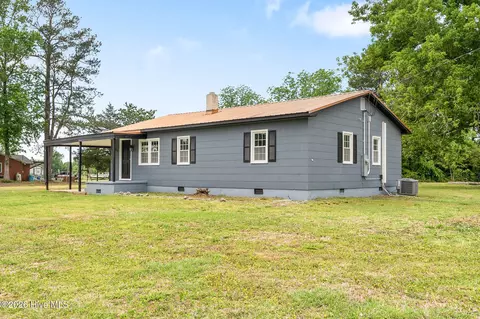 2932 Catherine Lake Rd, Richlands, NC 28574