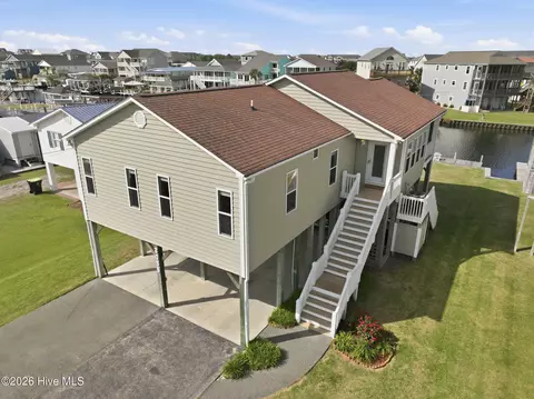 3055 3rd St, Surf City, NC 28445