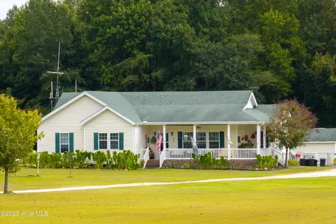 330 Boyd Ln, Cove City, NC 28523