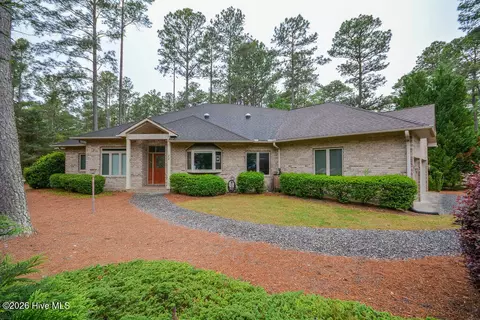 11 Canterbury Cir, Pinehurst, NC 28374