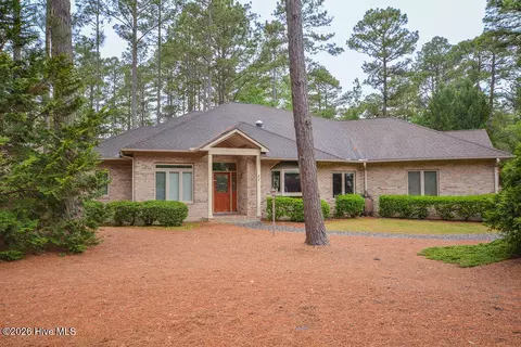 11 Canterbury Cir, Pinehurst, NC 28374
