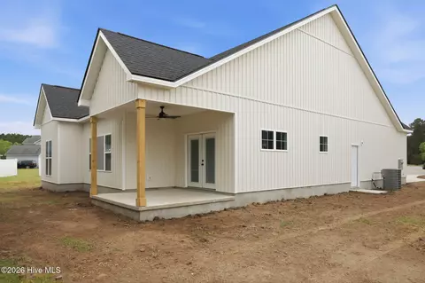 Exterior - 160 Mallison Pl, Washington, NC 27889 photo 5 of 7