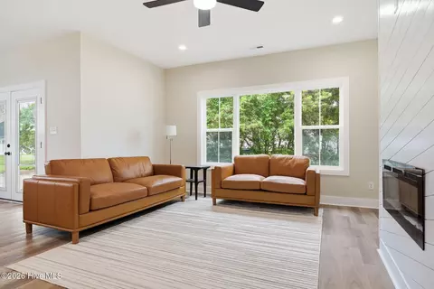 Living - 160 Mallison Pl, Washington, NC 27889 photo 2 of 3