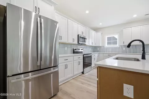 Kitchen - 160 Mallison Pl, Washington, NC 27889 photo 4 of 5