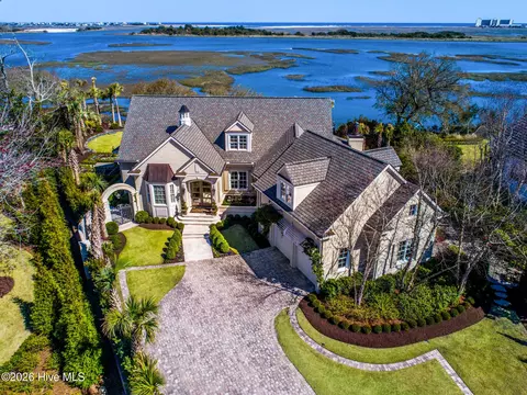 2352 Ocean Point Dr, Wilmington, NC 28405