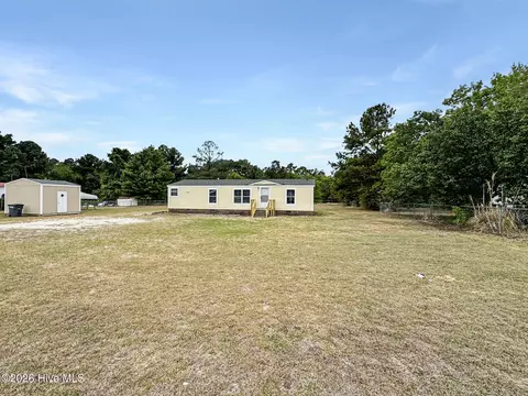 156 Countryside Dr, Aberdeen, NC 28315