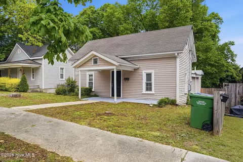 204 W Hill St, Benson, NC 27504
