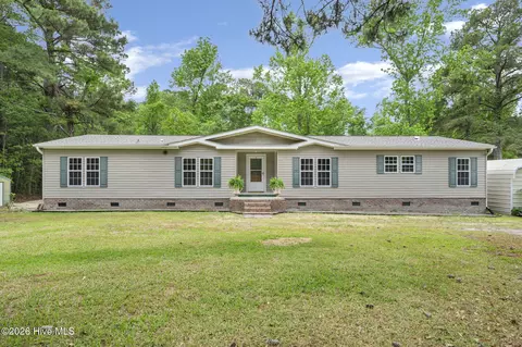 552 Colonial Landing Rd SE, Bolivia, NC 28422