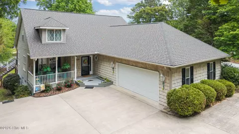 110 Sandspur Ln, Seven Lakes, NC 27376