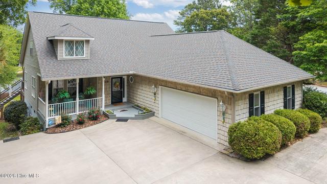 110 Sandspur Ln, Seven Lakes, NC 27376