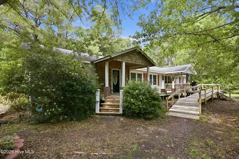 104 Old River Rd, Beaufort, NC 28516
