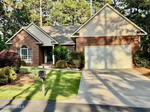 5 Oak Tree Ln, Pinehurst, NC 28374
