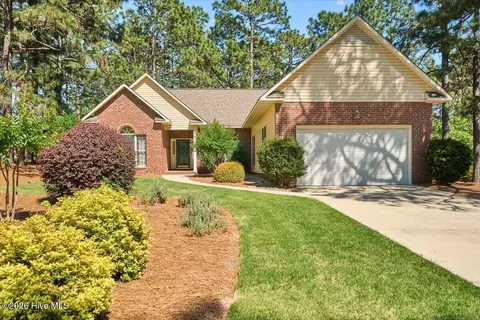5 Oak Tree Ln, Pinehurst, NC 28374