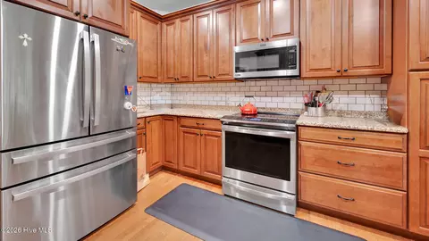 Kitchen - 306 Potomac Dr, Chocowinity, NC 27817 photo 5 of 6