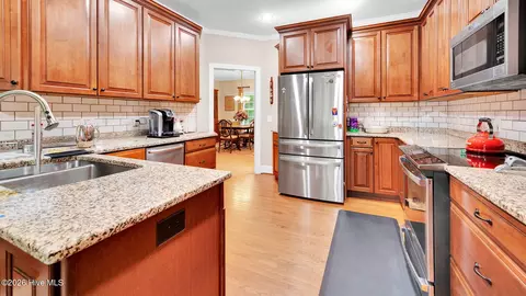 Kitchen - 306 Potomac Dr, Chocowinity, NC 27817 photo 3 of 6