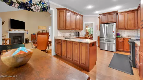Kitchen - 306 Potomac Dr, Chocowinity, NC 27817 photo 2 of 6