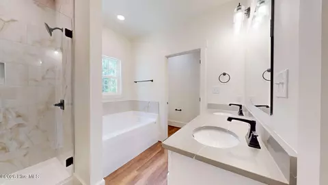 Bath - 129 Laurel Oak Ln, Pinebluff, NC 28373 photo 4 of 7