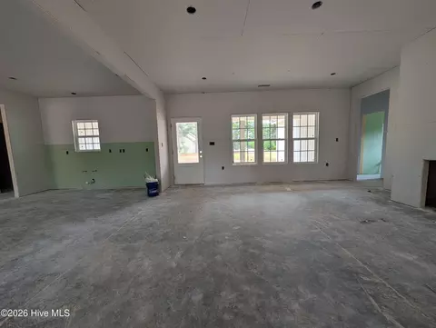 Living - 129 Laurel Oak Ln, Pinebluff, NC 28373 photo 4 of 4
