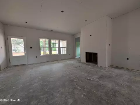 Living - 129 Laurel Oak Ln, Pinebluff, NC 28373 photo 1 of 4