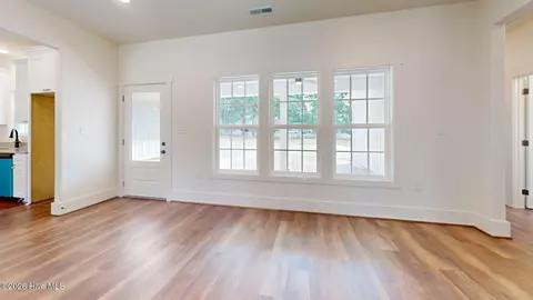 Living - 129 Laurel Oak Ln, Pinebluff, NC 28373 photo 2 of 3
