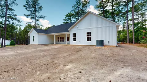 Exterior - 129 Laurel Oak Ln, Pinebluff, NC 28373 photo 2 of 8