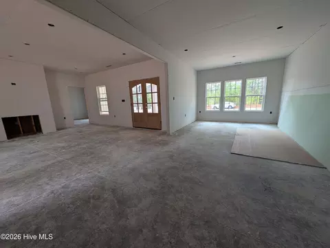 Living - 129 Laurel Oak Ln, Pinebluff, NC 28373 photo 2 of 4
