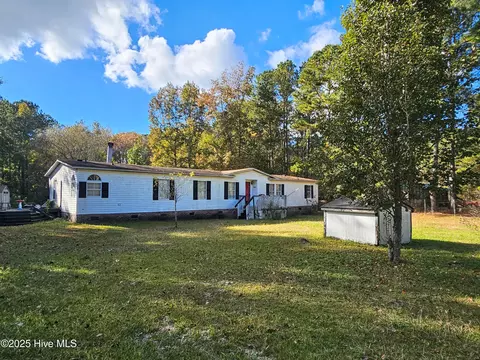 3425 Blueberry Rd, Currie, NC 28435