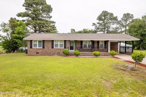 122 W Pine Forest Rd, Mount Olive, NC 28365