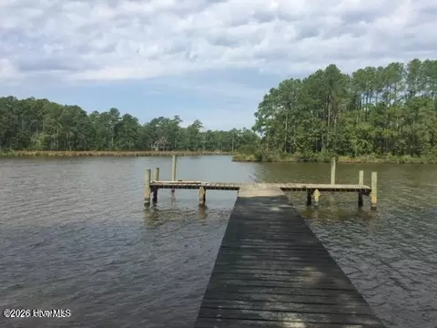 2421 Bailey Point Dr, Belhaven, NC 27810
