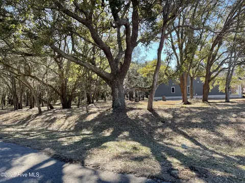 1205 Barkentine Dr, New Bern, NC 28560