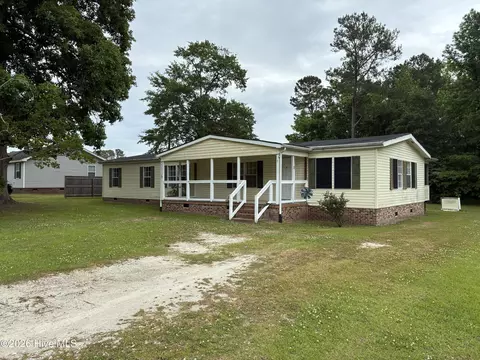 51 King Arthur Dr, Whiteville, NC 28472
