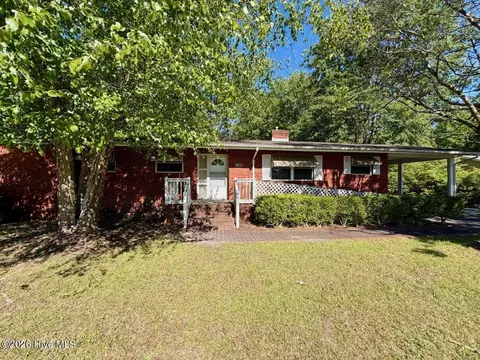 1202 Forest Dr, Trent Woods, NC 28562