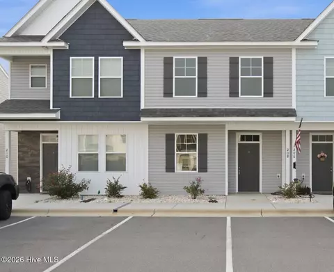208 Sandy Cove Ln, Sneads Ferry, NC 28460