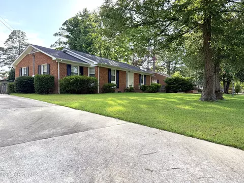 2106 Southview Dr, Greenville, NC 27858