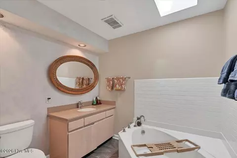 Bath - 18 Lochdon Ct, Pinehurst, NC 28374 photo 1 of 13