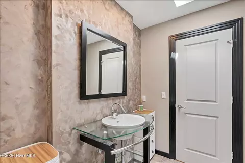 Bath - 18 Lochdon Ct, Pinehurst, NC 28374 photo 5 of 13