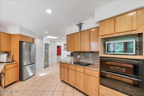 Kitchen - 18 Lochdon Ct, Pinehurst, NC 28374 photo 6 of 7